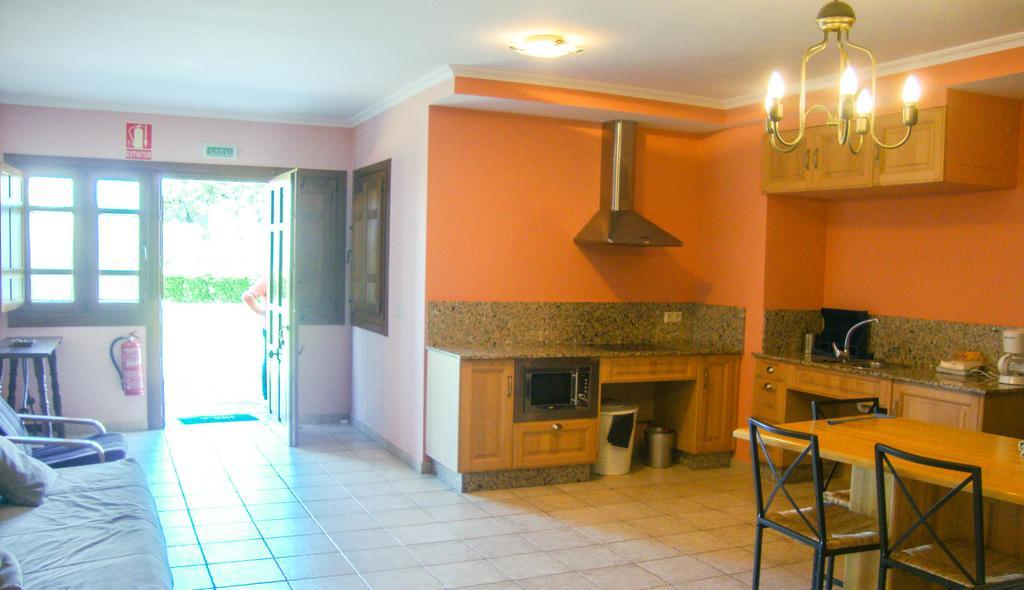 Apartamentos Fandin Ribadeo Oda fotoğraf