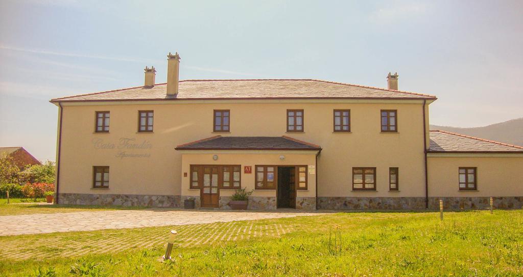 Apartamentos Fandin Ribadeo Dış mekan fotoğraf