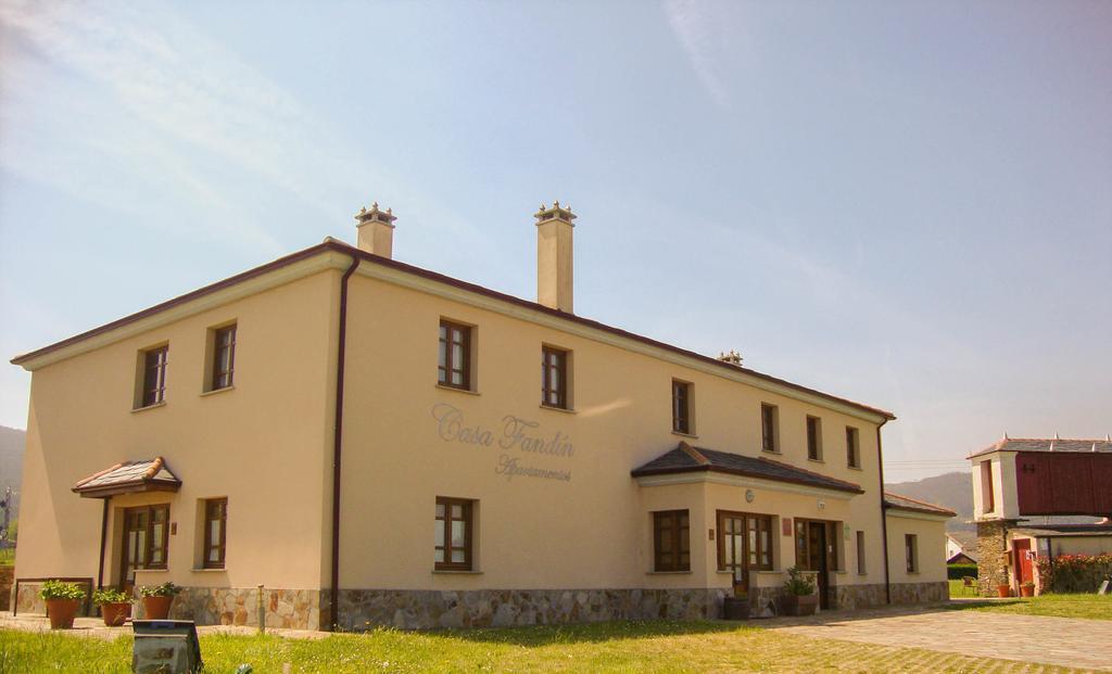 Apartamentos Fandin Ribadeo Dış mekan fotoğraf