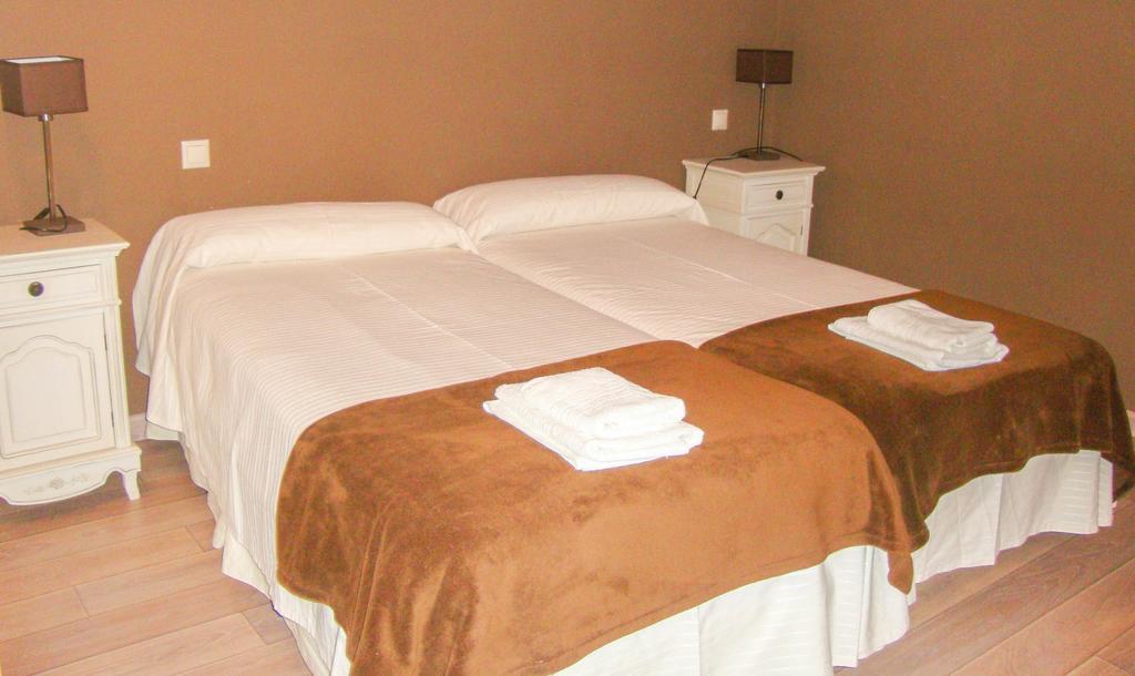 Apartamentos Fandin Ribadeo Oda fotoğraf
